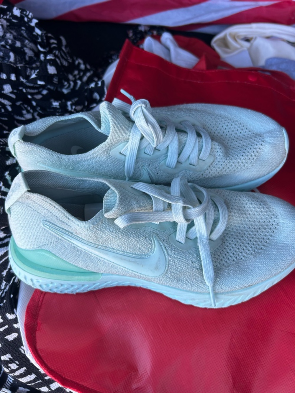 Nike Women’s Light Mint green flynet 2 epic react size 8